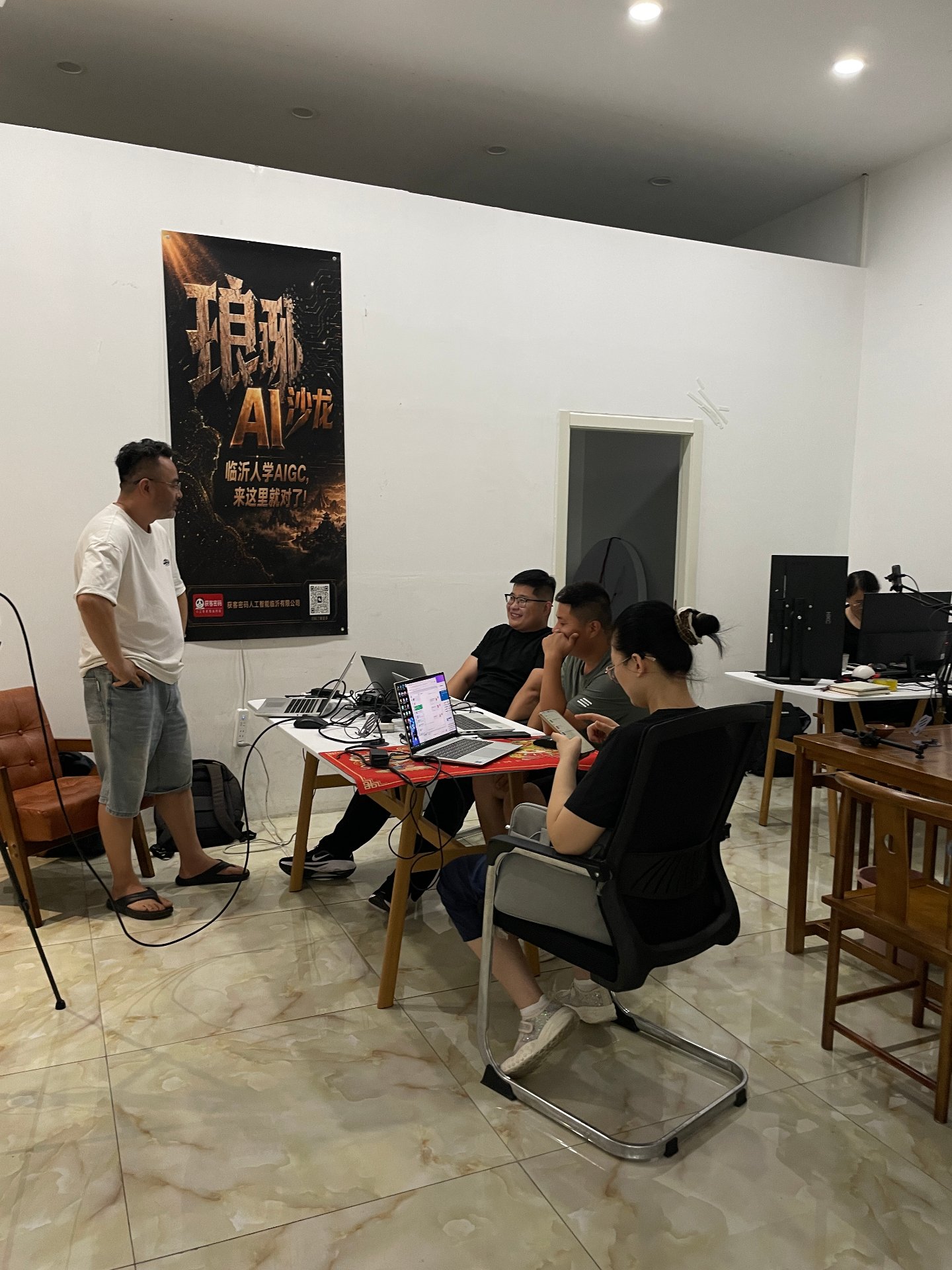 王有可与企业方对谈需求