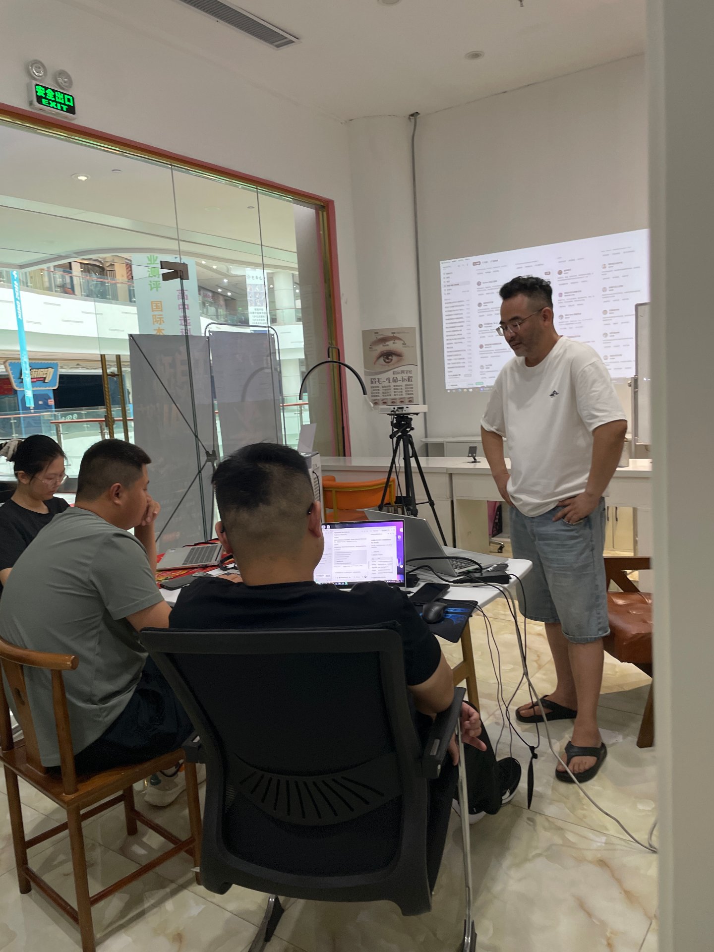 王有可现场讲解 AIGC 工具